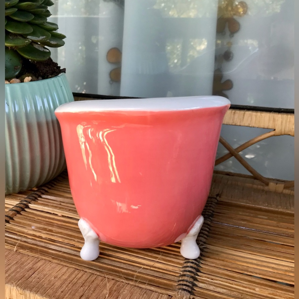 BATH & BODY WORKS Coral Pink Large Ceramic Pedestal Bathtub Planter Storage - Picture 6 of 9